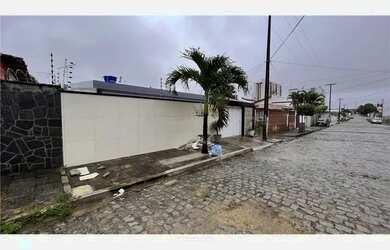 Imagem: A casa possui 3 Dormitórios, 3 Banheiros, 3 Vagas na garagem