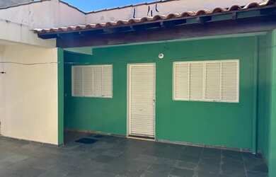 Imagem: A casa possui 1 Dormitório, 1 Banheiro e está localizado