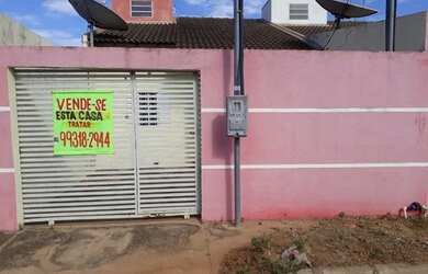 Imagem: A casa possui 2 Dormitórios, 2 Banheiros, 1 Vaga na garagem