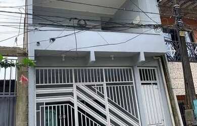 Imagem: A casa possui 4 Dormitórios, 2 Banheiros, 140m² de Área e