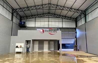 Imagem: O depósito possui 2 Vagas na garagem, 600m² de Área e Imóvel