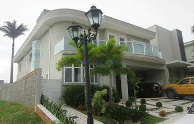 Imagem: A casa em condomínio possui 4 Dormitórios, 5 Banheiros, 4