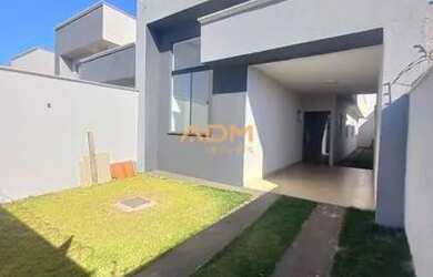 Imagem: A casa possui 3 Dormitórios, 2 Banheiros, 1 Vaga na garagem