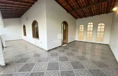 Imagem 2: Casa em Montes Claros, no bairro Jardim São Luiz, à venda