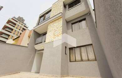 Imagem: A casa possui 4 Dormitórios, 4 Banheiros, 2 Vagas na garagem