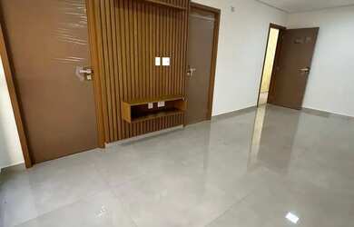 Imagem: O apartamento possui 3 Dormitórios, 1 Banheiro, 3 Vagas na