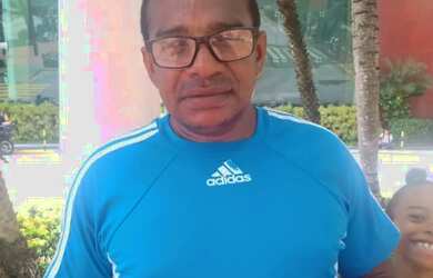 Imagem: A casa possui 2 Dormitórios, 2 Banheiros, 2 Vagas na garagem