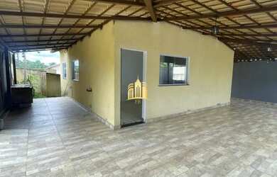 Imagem: A casa possui 3 Dormitórios, 1 Banheiro, 1 Vaga na garagem