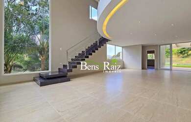 Imagem: A casa em condomínio possui 4 Dormitórios, 5 Banheiros, 5