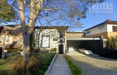 Imagem: A casa em condomínio possui 3 Dormitórios, 5 Banheiros, 4