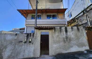 Imagem: A casa possui 4 Dormitórios, 2 Banheiros e 100m² de Área