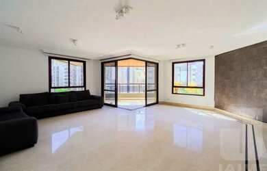 Imagem 2: Apartamento de 240 m² com luz natural, planta generosa e privacidade...