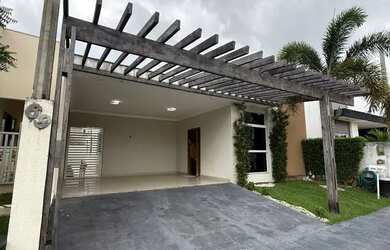 Imagem: A casa em condomínio possui 3 Dormitórios, 3 Banheiros, 130m²