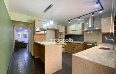 Imagem: A casa possui 3 Dormitórios, 2 Banheiros, 3 Vagas na garagem