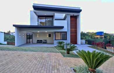 Imagem: A casa em condomínio possui 4 Dormitórios, 5 Banheiros, 4