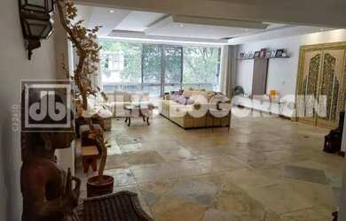 Imagem 1: APARTAMENTO À VENDA EM COPACABANA - REFORMADO - FRENTE - 195M² - 3 SUÍTES - VAGA