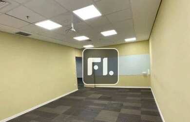 Imagem: O depósito possui 5 Vagas na garagem e 625m² de Área e está