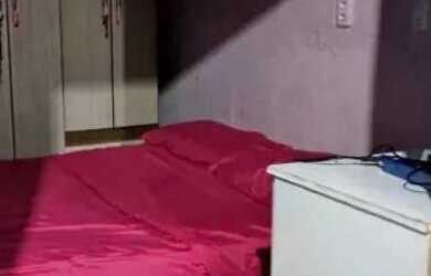 Imagem: A casa possui 3 Dormitórios, 2 Banheiros, 2 Vagas na garagem