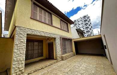 Imagem: A casa possui 4 Dormitórios, 4 Banheiros, 2 Vagas na garagem