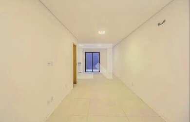 Imagem: A casa possui 3 Dormitórios, 3 Banheiros, 1 Vaga na garagem