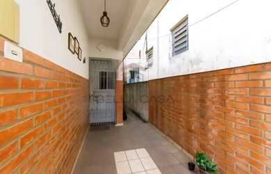 Imagem: A casa possui 2 Dormitórios, 2 Banheiros, 1 Vaga na garagem