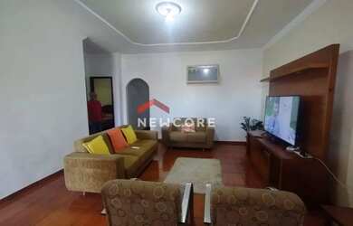 Imagem: A casa possui 3 Dormitórios, 2 Banheiros, 5 Vagas na garagem