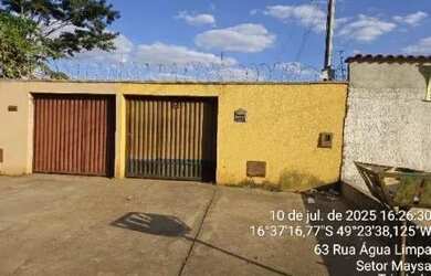 Imagem: A casa possui 1 Dormitório, 1 Banheiro, 1 Vaga na garagem