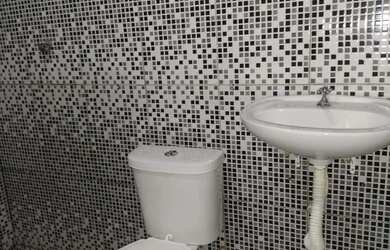 Imagem: A casa possui 1 Dormitório, 1 Banheiro, 5 Vagas na garagem