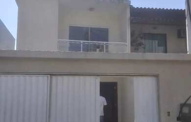 Imagem: A casa possui 3 Dormitórios, 3 Banheiros, 1 Vaga na garagem