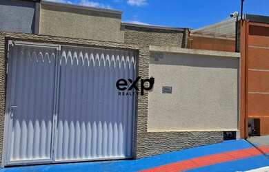 Imagem: A casa possui 2 Dormitórios, 3 Banheiros, 1 Vaga na garagem