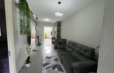 Imagem: A casa em condomínio possui 3 Dormitórios, 2 Banheiros, 1