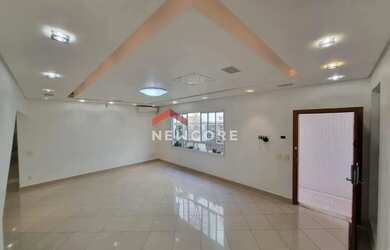 Imagem: A casa possui 3 Dormitórios, 3 Banheiros, 2 Vagas na garagem