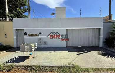 Imagem: A casa possui 1 Dormitório, 1 Banheiro, 1 Vaga na garagem