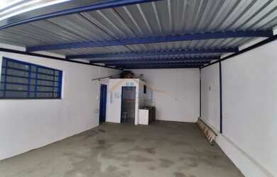 Imagem: O depósito possui 4 Vagas na garagem, 500m² de Área e está