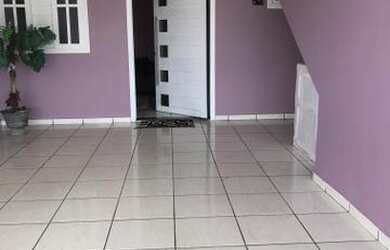 Imagem: A casa possui 3 Dormitórios, 2 Banheiros, 3 Vagas na garagem