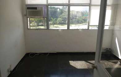 Imagem: O depósito possui 1 Vaga na garagem, 45m² de Área e está