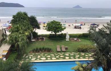 Imagem: A casa em condomínio e possui 5 Dormitórios, Suítes, 5 Banheiros