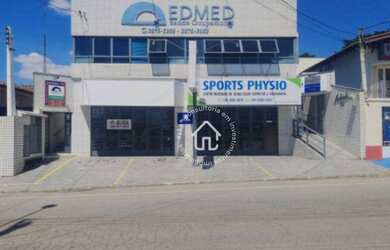 Imagem: O depósito possui 2 Vagas na garagem, 140m² de Área e está