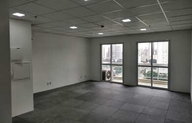 Imagem: O depósito possui 1 Vaga na garagem, 50m² de Área e está