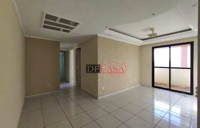 Imagem: O apartamento possui 3 Dormitórios, 1 Banheiro, 1 Vaga na garagem