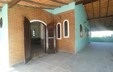 Imagem: A casa possui 2 Dormitórios, 1 Banheiro, 4 Vagas na garagem