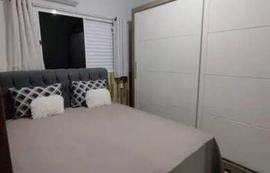 Imagem: A casa possui 3 Dormitórios, 3 Banheiros, 2 Vagas na garagem