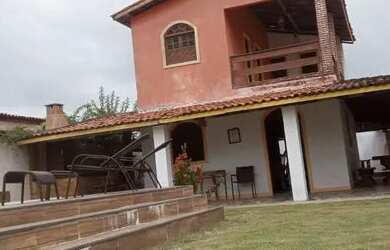 Imagem: A casa possui 5 Dormitórios, 2 Banheiros e 200m² de Área