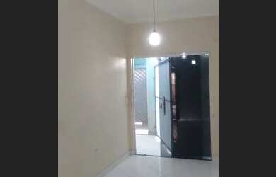 Imagem: A casa possui 3 Dormitórios, 2 Banheiros, 1 Vaga na garagem