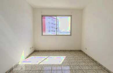 Imagem: O apartamento possui 1 Dormitório, 1 Banheiro, 1 Vaga na garagem