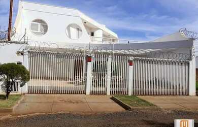 Imagem: O depósito possui 5 Vagas na garagem e 463m² de Área e está