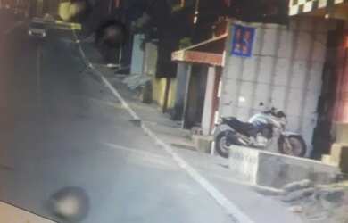 Imagem 3: Vende uma casa com 1 ponto comercial em frente de rua na praia de tubarão