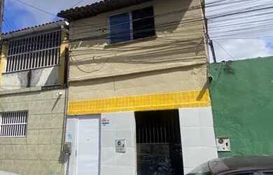 Imagem: A casa possui 2 Dormitórios, 1 Banheiro e está localizado