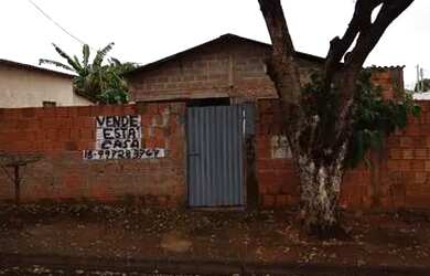 Imagem: A casa possui 2 Dormitórios, 2 Banheiros e está localizado