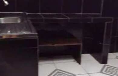 Imagem: A casa possui 2 Dormitórios, 2 Banheiros, 1 Vaga na garagem